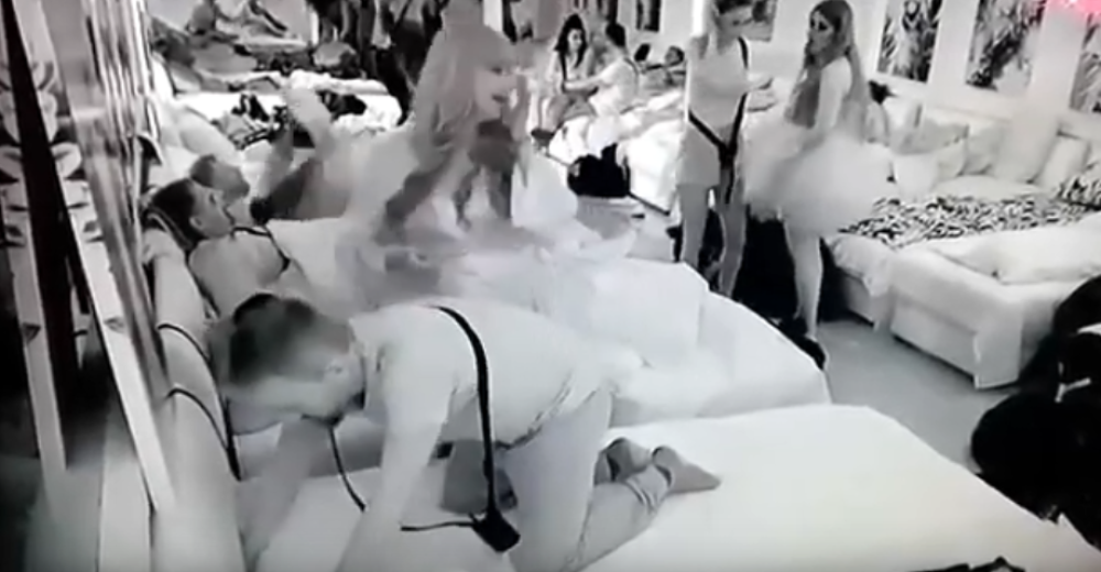 Učesnica Zadruge ga oralno zadovoljavala na žurki u WC-u! Ukućani šokirani, sve je trajalo 3 sekunde! (FOTO 18+)