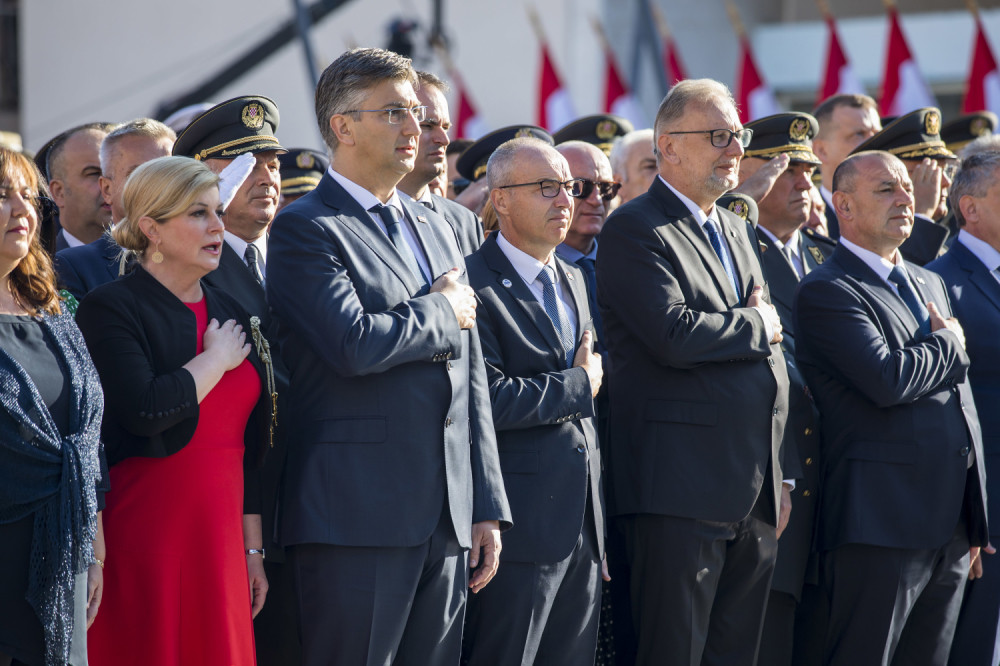U Hrvatskoj TUKU SRBE, crkva drži mise za ustaše, Kolinda se ulaguje nacionalstima, a EU ĆUTI!