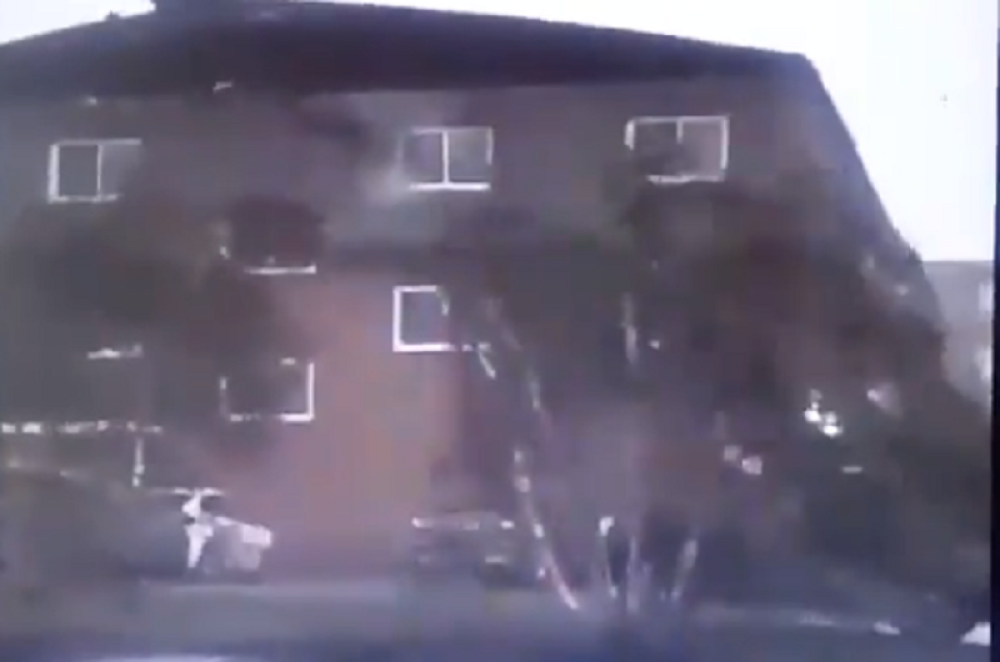 Olujni vetar nosi krovove sa zgrada, čupa drveće iz zemlje, pola miliona ljudi bez struje!