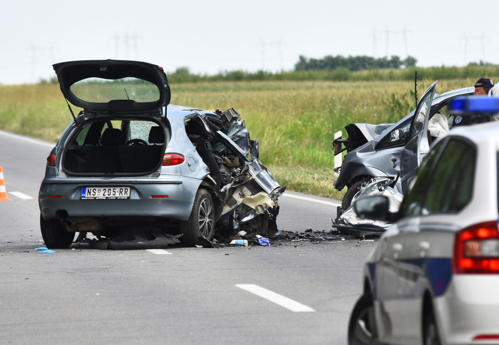 Sudarilo se pet automobila i autobus, ima povređenih