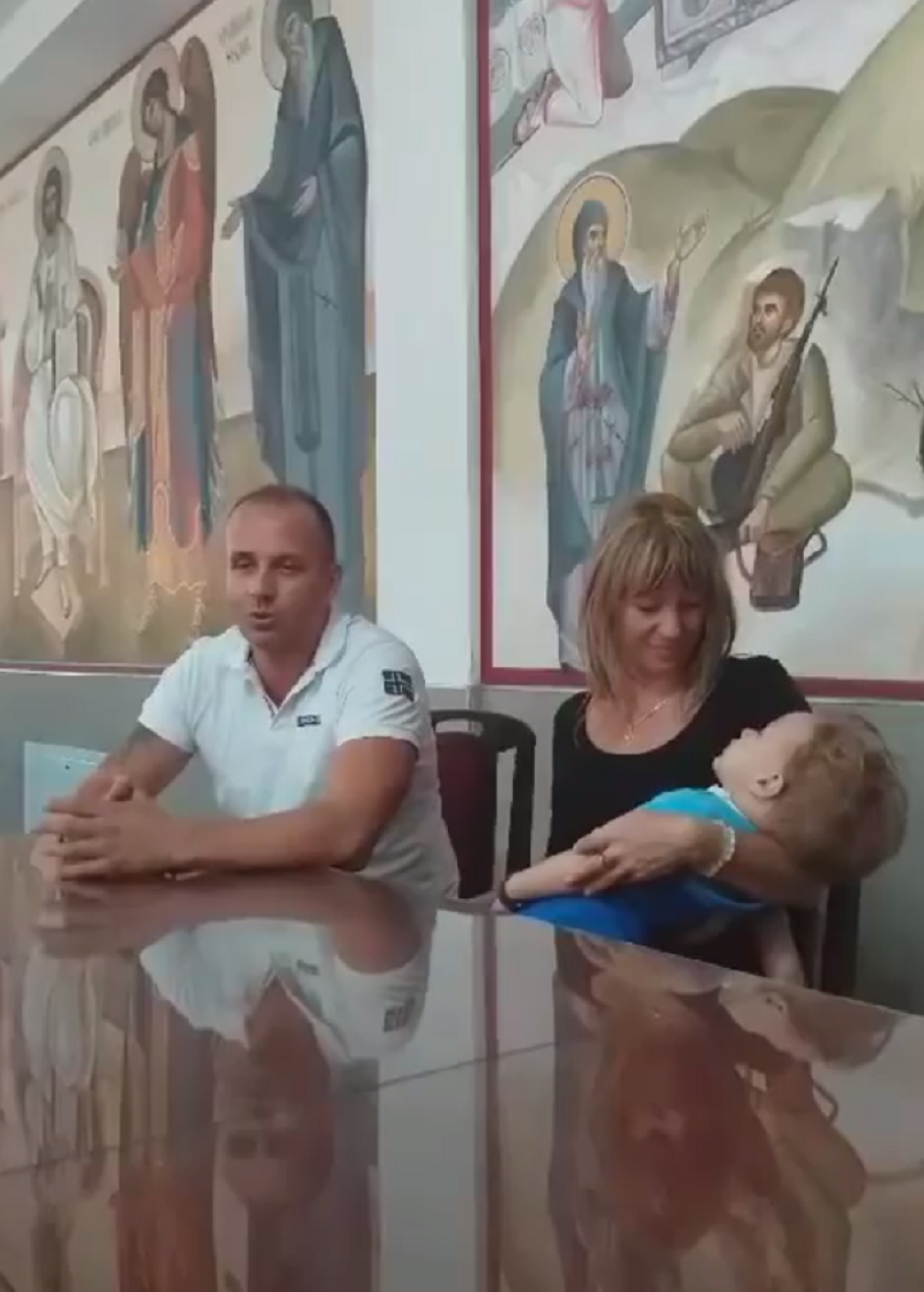 Lekari dečaka otpisali, a onda su mu roditelji pored glave stavili ove 3 ikone...Epilog priče će vam naterati suze na oči (VIDEO)