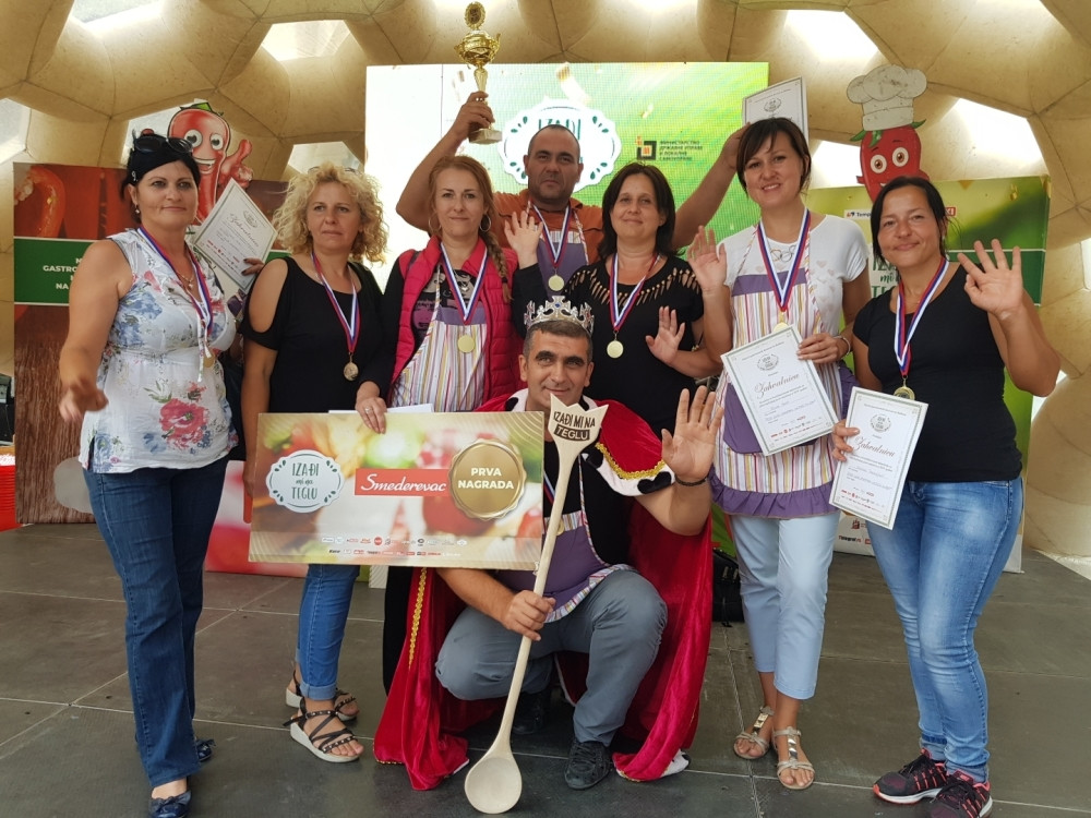 Na Trgu u Kruševcu borba ko pravi najbolji ajvar!