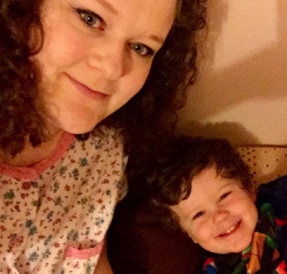 On 55 godina, ona 25, sad čekaju i blizance! Najviše strahuje da ga ljudi vide sa suprugom na ulici!