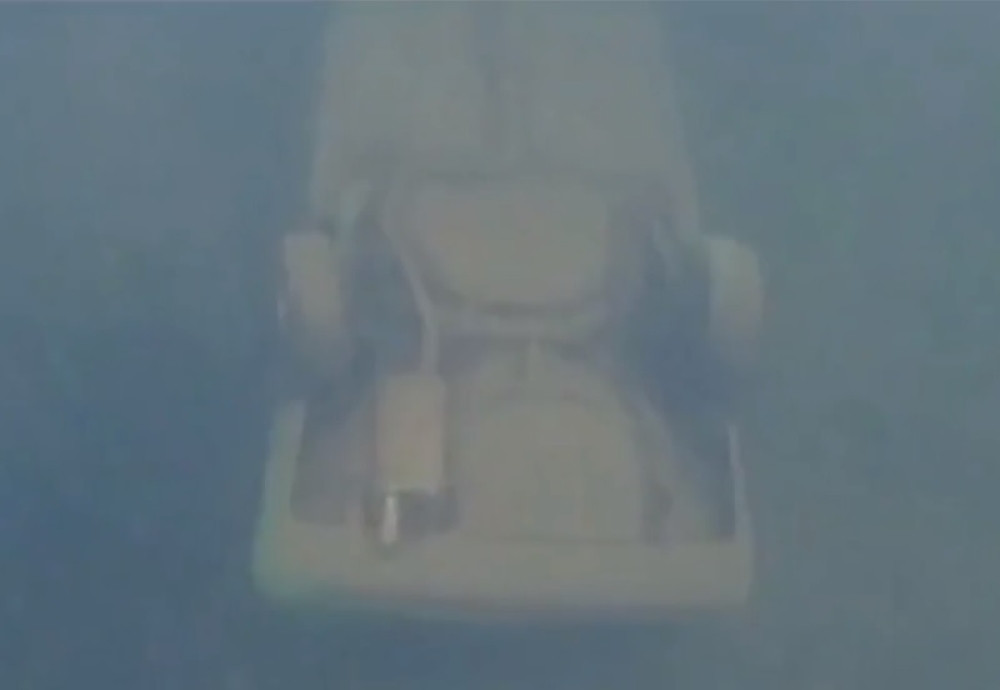 Dečak (13) plivao sa kamerom i rešio slučaj star 27 godina! Policija odmah alarmirala tim ronilaca (FOTO)