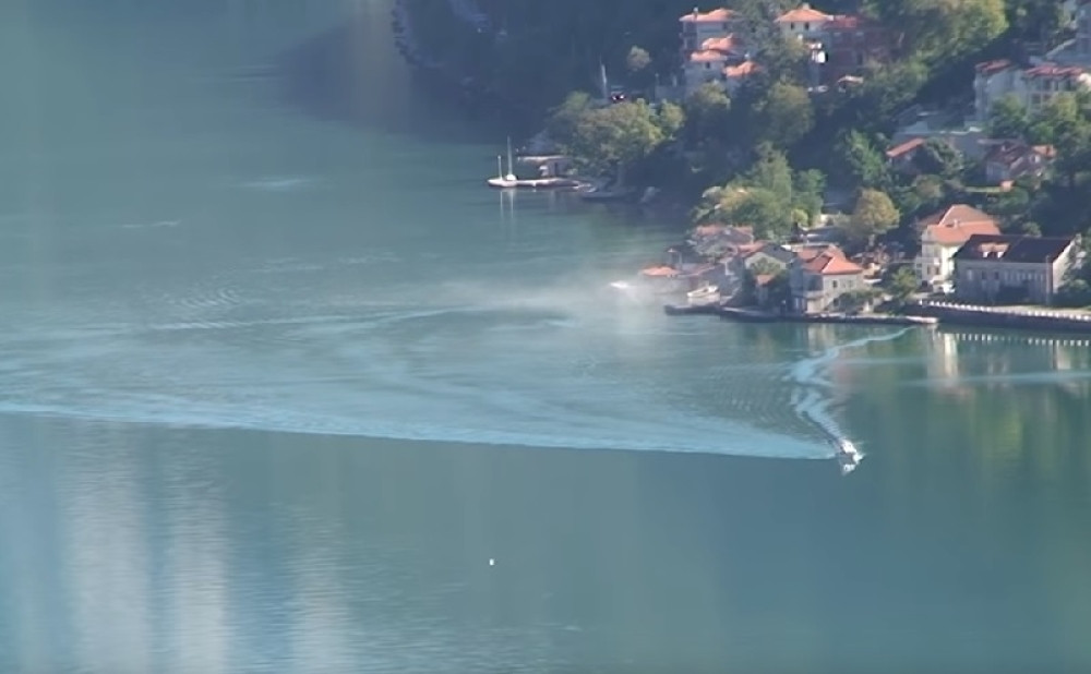 Bolesno dete iskrcano u 22 časa, 12 minuta kasnije stiglo u luku. Lekarska ekipa čekala na obali, obavešteni svi državni organi