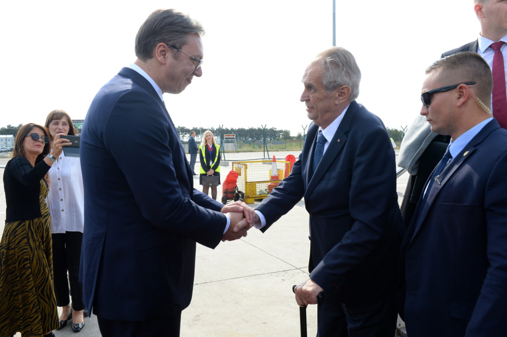 Zeman prilikom rukovanja sa Vučićem uradio nešto što se ne pamti u diplomatskom protokolu! (VIDEO)