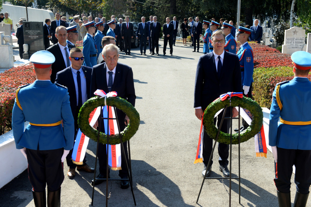 Vučić i Zeman položili vence na Spomenik braniocima Beograda!