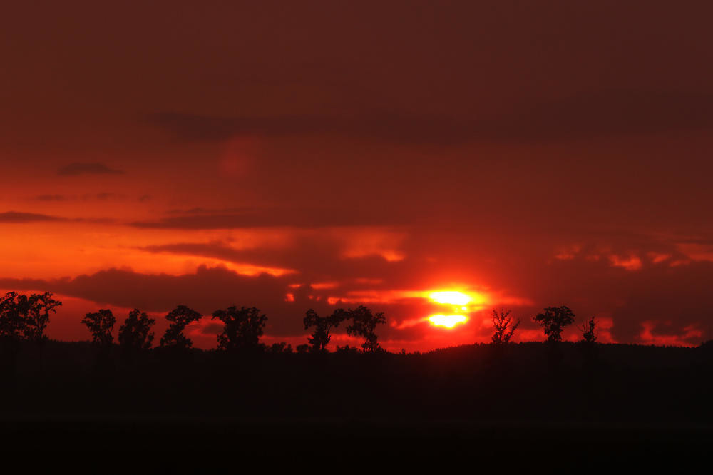 Meštani se zaledili od prizora! Kao da se sprema neko zlo! (FOTO)