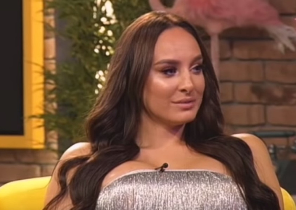 Luna je trpela užasne bolove, a sada je uživo u programu pokazala kako izgledaju njene grudi posle operacije!