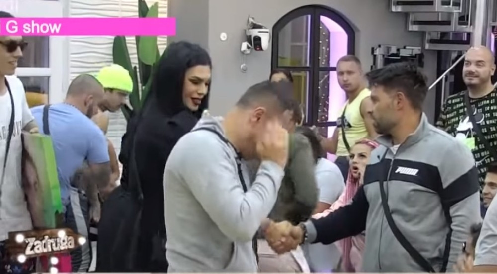 Tara Simov se zaledila kada je videla koja crnka je ušla u Zadrugu! Prošla pored nje kao da se ne poznaju! (VIDEO)