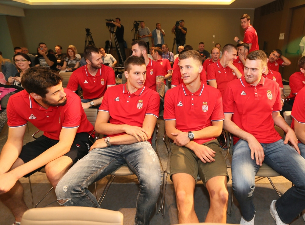 Nedović ismeva debakl "orlova" na Tviteru