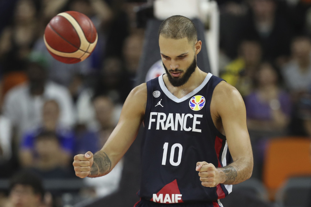 Bio ubedljivo najbolji na terenu i razbio Ameriku, na korak je do medalje ali u glavi mu je SRBIJA!