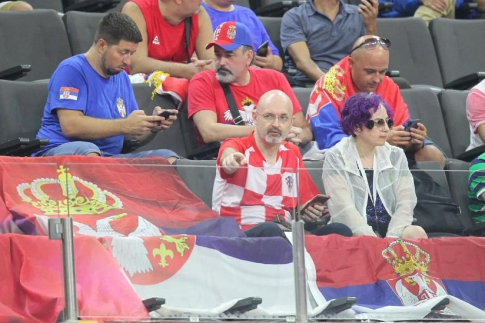 Šok na utakmici sa Amerikancima, žena za sve kriva! Reakcija naših navijača nezapamćena! (FOTO)