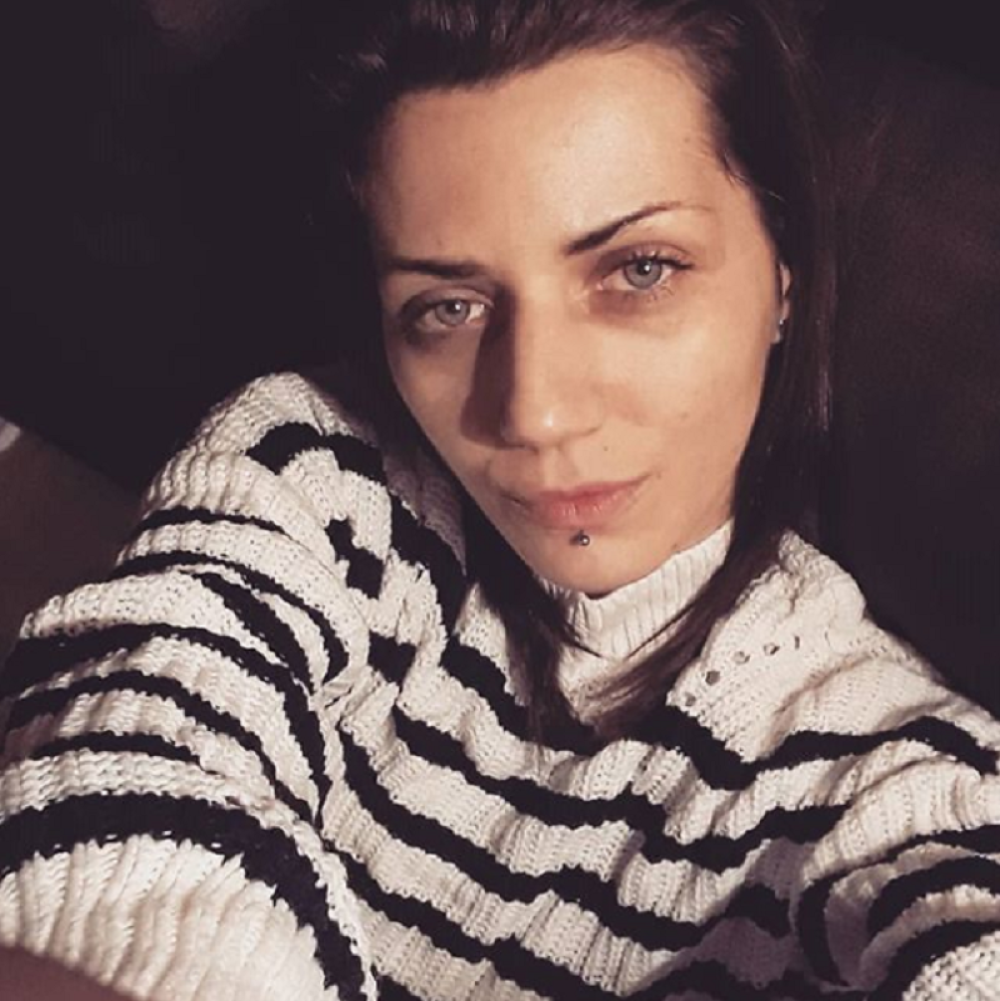 Bivšu učesnicu Farme komšija udario sekirom po glavi! (Uznemirujuće fotografije)