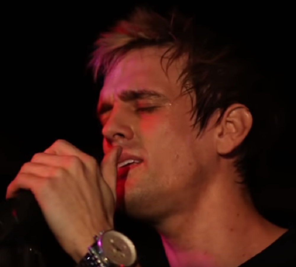 Popularni pevač (34) boluje od teške bolesti!