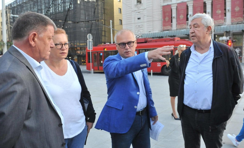 Vesić jutros u vanrednoj inspekciji na Trgu republike zapretio izvođaču - Radićete sve o svom trošku!