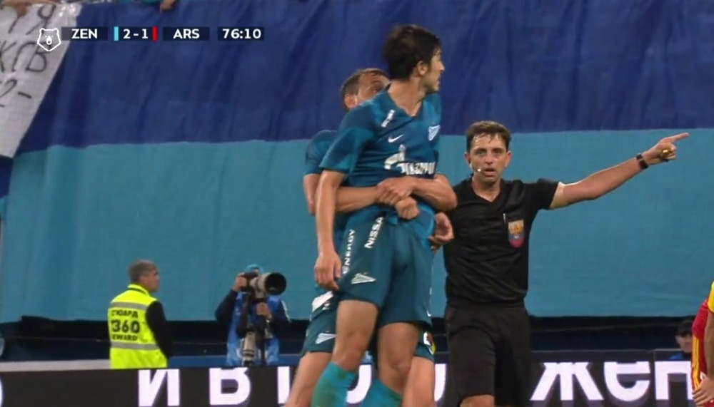 Odbijao da izađe sa terena a onda mu se prišunjao slavni golgeter, Rusi samo o ovome pričaju! (VIDEO)