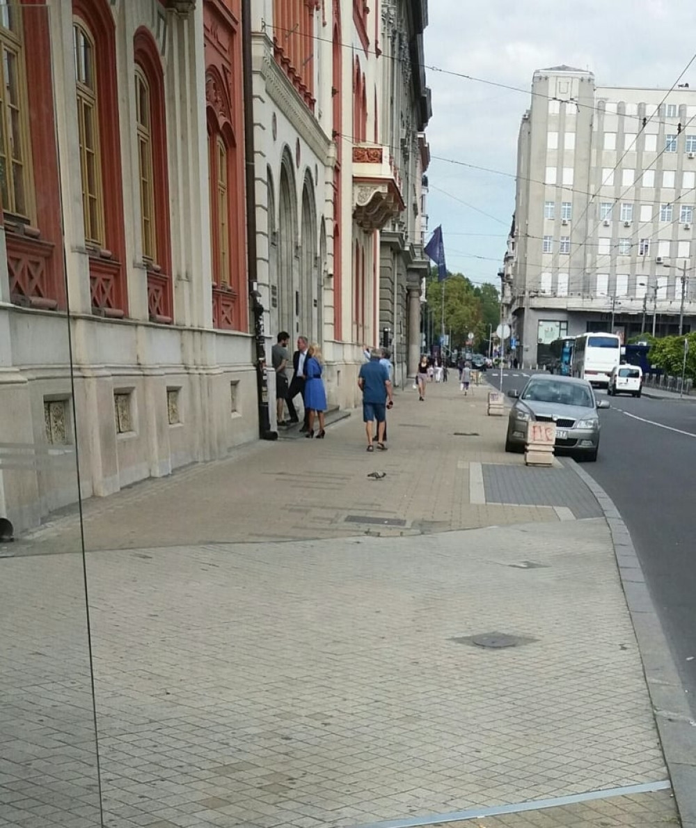 Na vratima Rektorata pojavio se lider nekada najmoćnije stranke u zemlji! (FOTO)