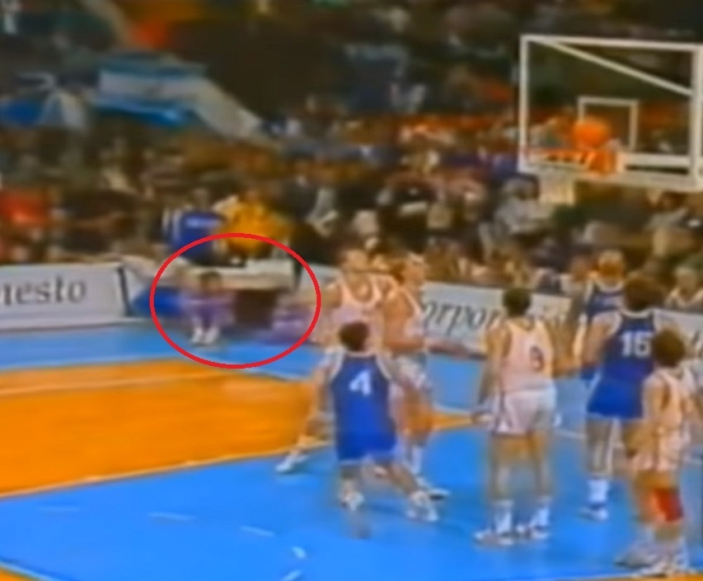 Kad shvatite ko je dečak sa snimka ostaćete bez reči! (VIDEO)