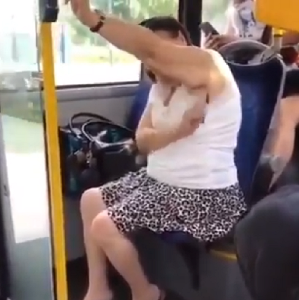 Žena usred autobusa u Beogradu izvadila brijač, pa uradila nešto zbog čega nam se svima povraća! (VIDEO)
