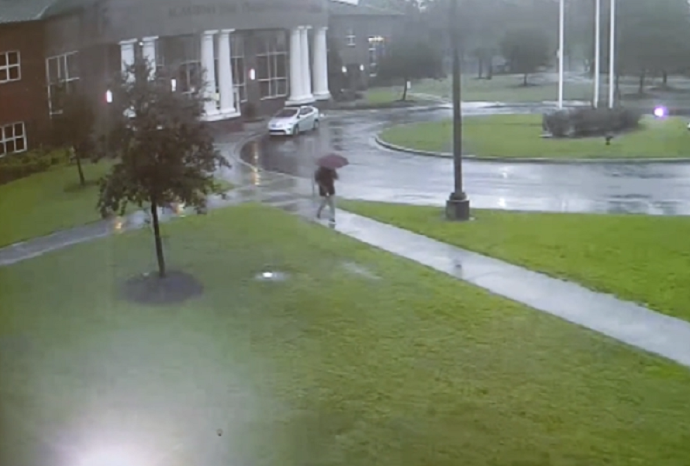 Kamera snimila zastrašujući trenutak! Ipak, svi su najviše bili šokirani onim što je usledilo! (VIDEO)