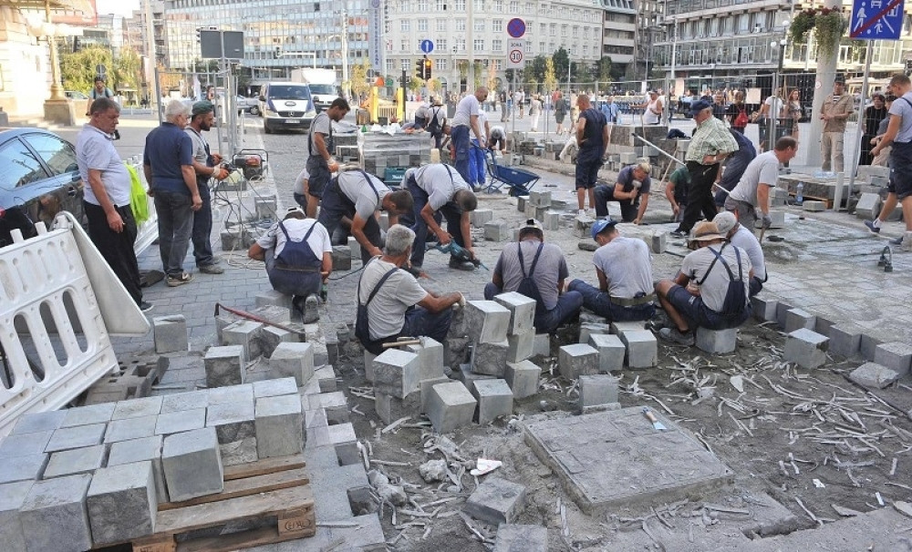 Objavljeno je kada će biti završena zamena kocki na kolovozu oko Trga Repubike (FOTO)