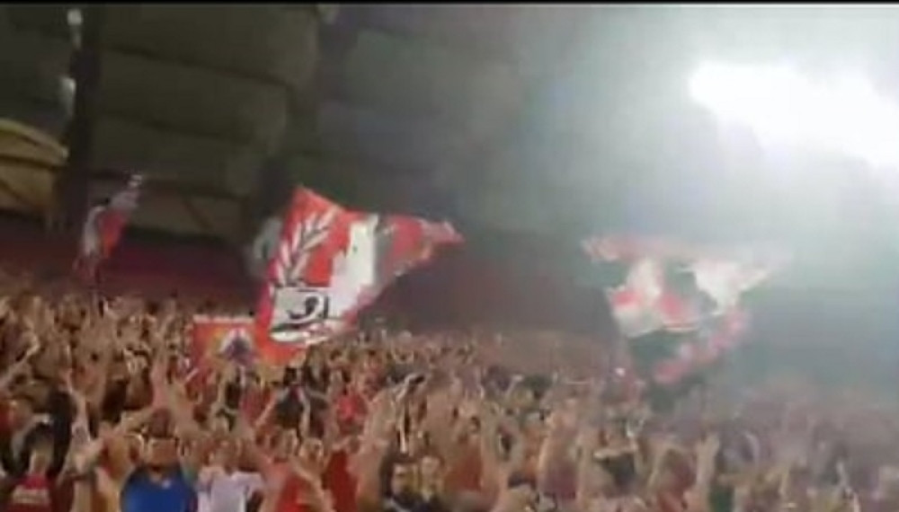 Totalna LUDNICA na tribinama! Navijači OLIMPIJAKOSA ponovo pokazali šta za njih znače "bratski" odnosi za Zvezdom! (VIDEO)