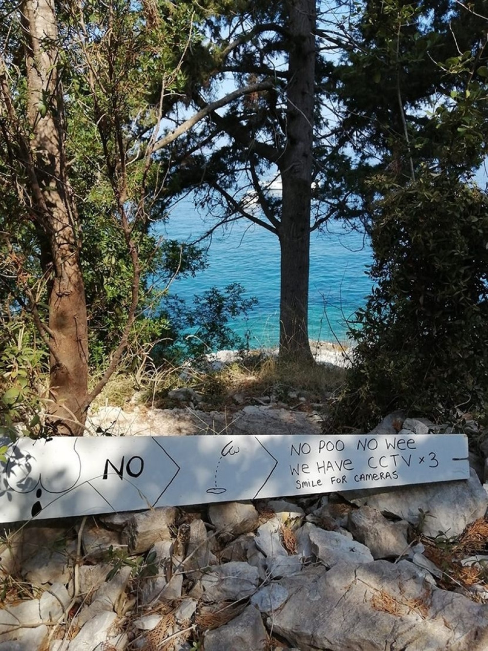 Pojavila se sporna fotografija omiljenog letovališta! Turisti trljaju oči, ne veruju šta vide