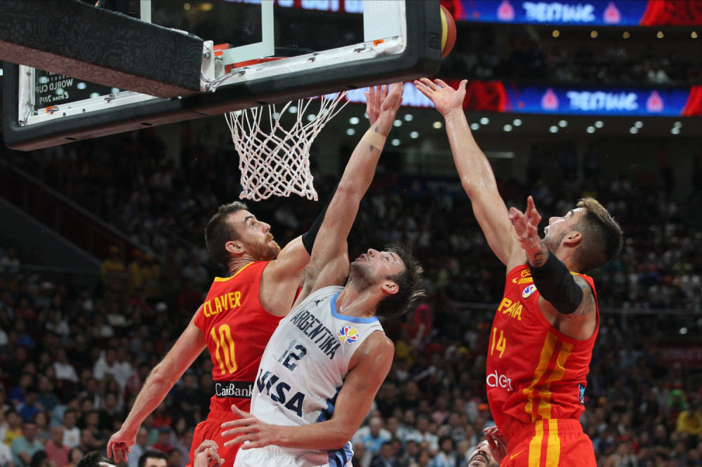 Umalo da se žestoko obruka, brzom intervencijom popravio utisak, Srbin greškom napravio haos na tribinama! (FOTO)