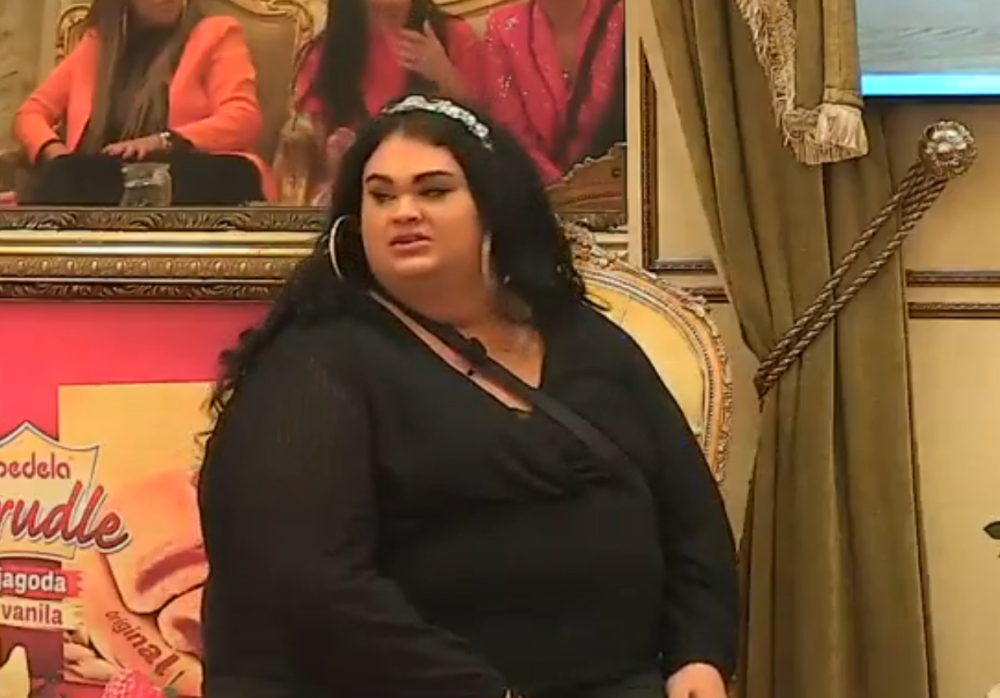 Kiki brutalno pretučen! Uhvatio ga za vrat, pa ga pesnicama udarao u stomak i čupao kosu!