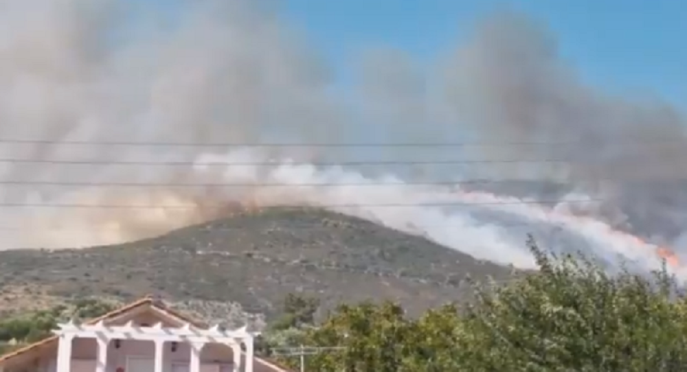 Vatrogasci ne mogu da savladaju vatrenu stihiju! Turisti evakuisani! Srbi strahuju za najmilije! (VIDEO)