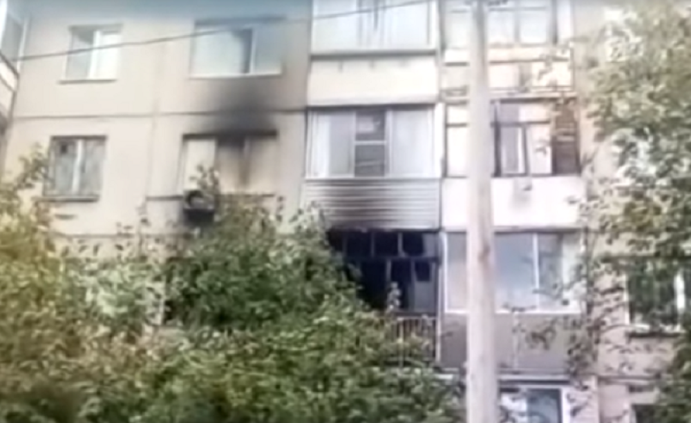 Stravičan požar progutao sprat zgrade u Rusiji! Četvoro dece i odraslih stradalo u vatri! (VIDEO)