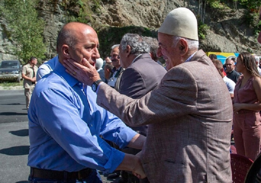 Ne preostaje nam ništa drugo nego da izađemo na referendum sa Albanijom!