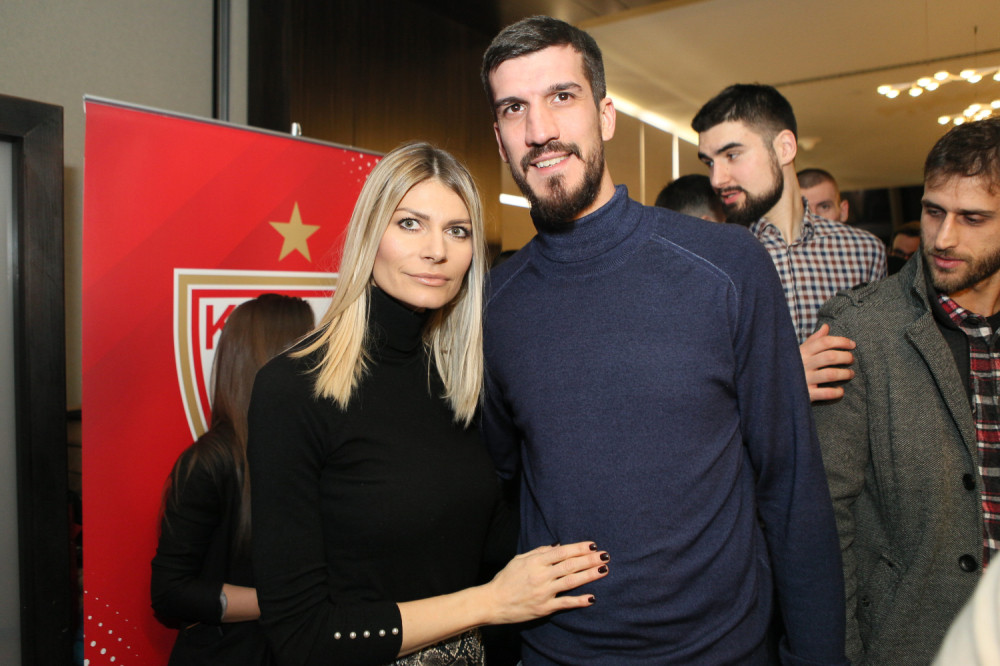 Marko Kešelj odveo suprugu i sina kući!