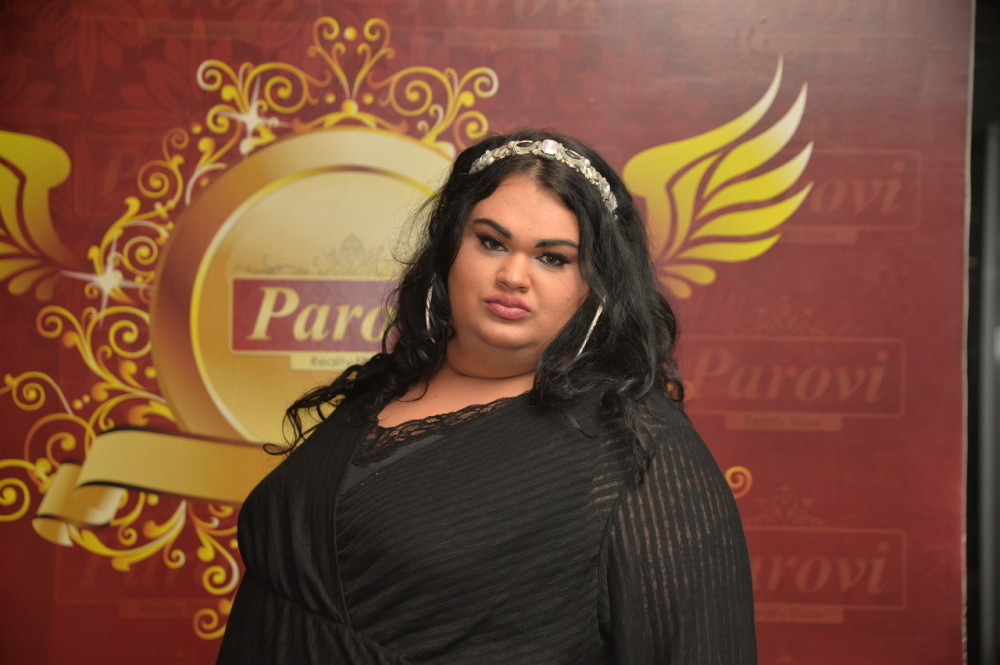 Kiki napravio pomentnju nasred autobuske stanice: Tranvestit prišao POLICIJI, pa svojim ponašanjem ŠOKIRAO sve prisutne! (VIDEO)