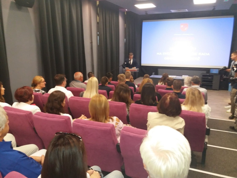 Gimnazija "Prestiž" na svečani način obeležila početak školske godine! (FOTO/VIDEO)