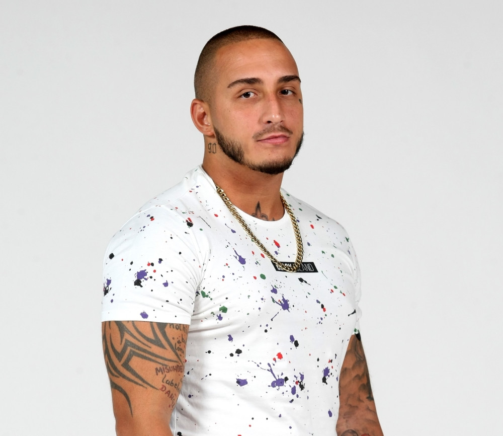 Vuk Mob RASPAMETIO  fanove pred ulazak u "Zadrugu": Nećete verovati ko se pojavio u njegovom spotu! (VIDEO)