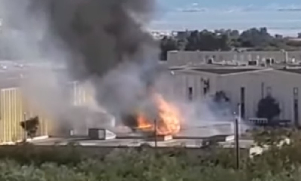 Buknuo požar, ljudi beže u panici! Čulo se nekoliko detonacija (FOTO)