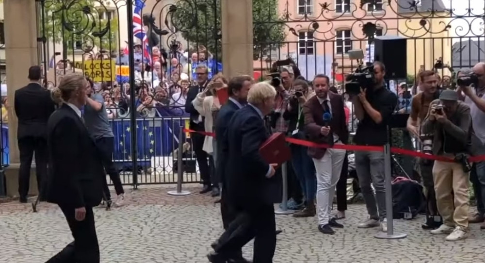 Najnovije vesti o stanju britanskog premijera Borisa Džonsona