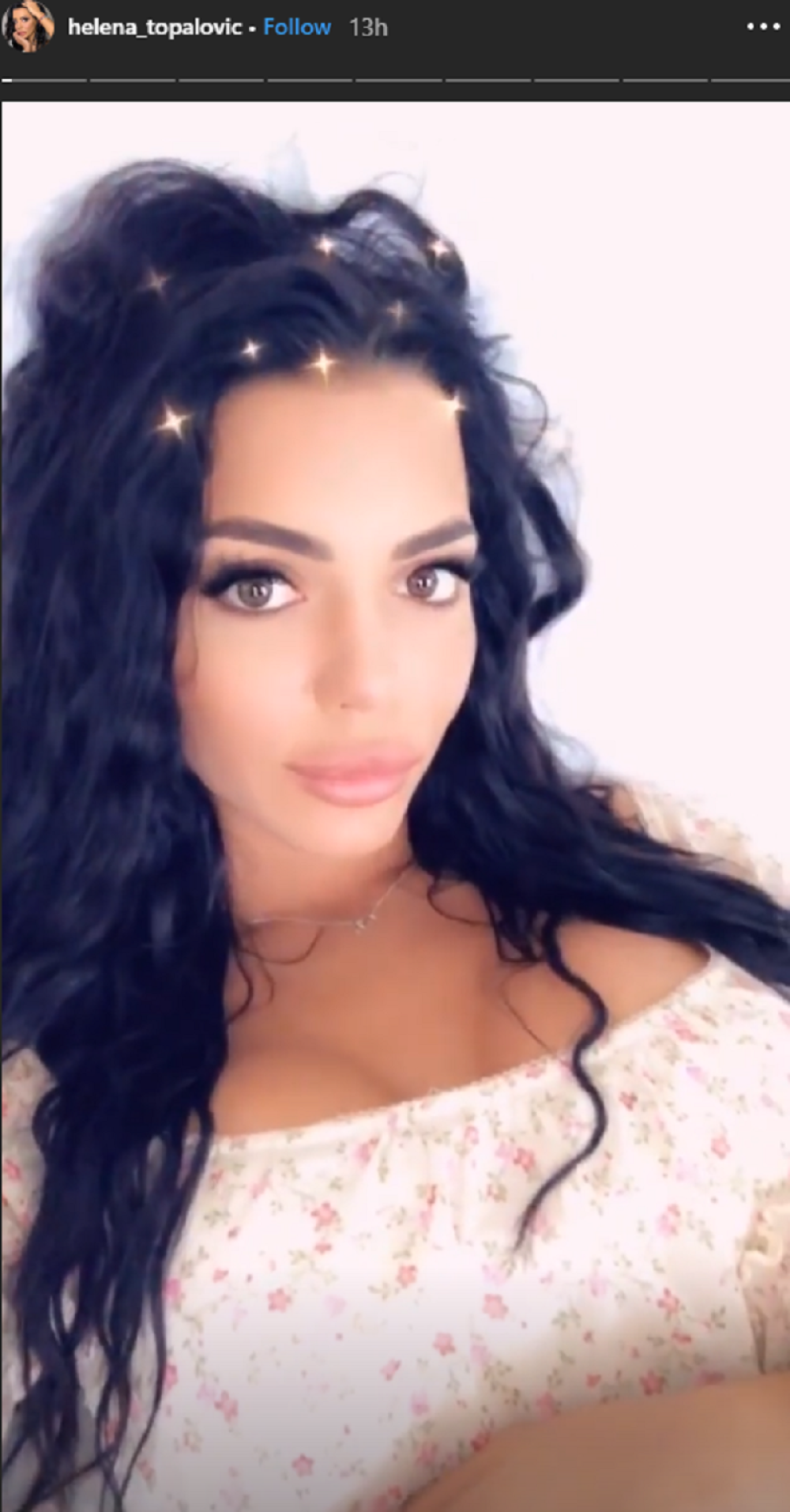 Grudi na izvolte! Topalkova ćerka slikala se u minijaturnom bikiniju, spala joj bretela pa sevnulo sve! (FOTO)