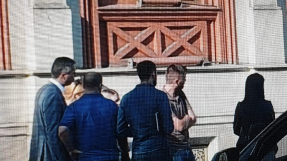 Haos u centru grada! Boško Obradović hoće da uđe u zgradu Rektorata! (FOTO)