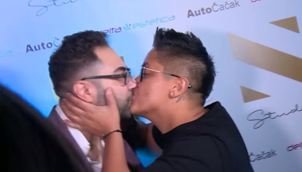 Marija Šerifović sočno poljubila oženjenog muškarca!