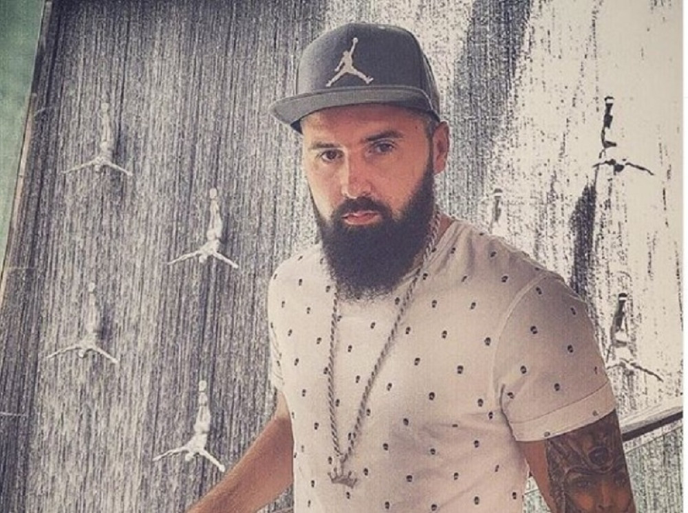 Džala Brat pokazao na koga liči i imao je veliki povod za to! ( FOTO)