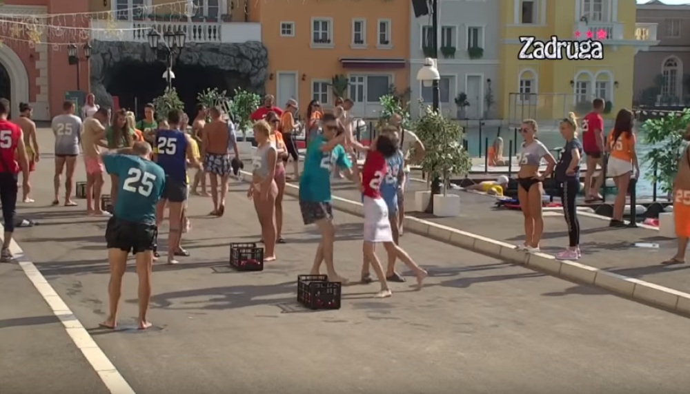 Vladimir nasrnuo na Taru svom snagom! "Pi*ko, klošaru žensko udaraš!"