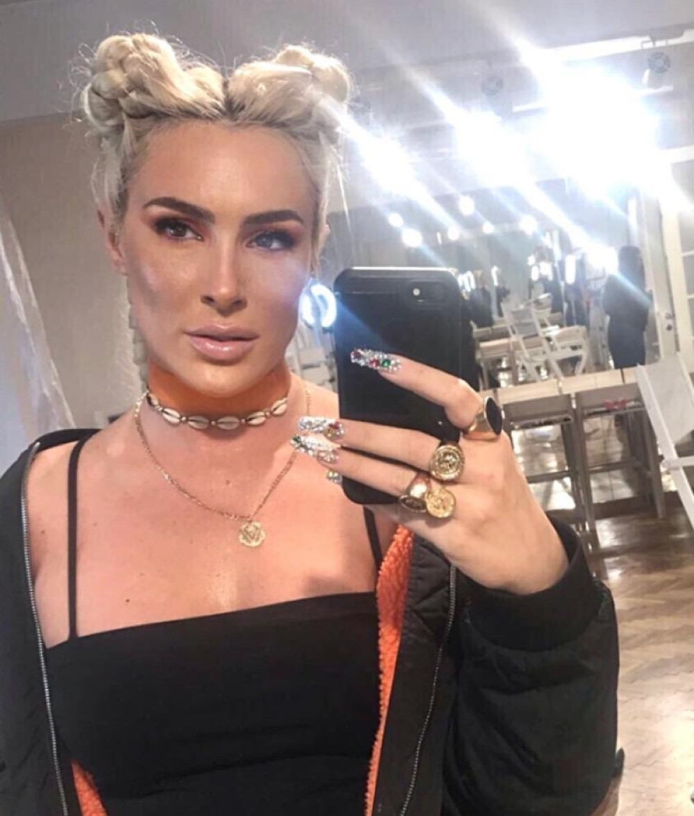 Nakon golog međunožja, Senida sada pokazala i grudi! Prevršila je svaku granicu! (18+)