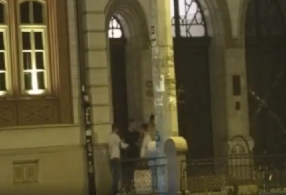 Đilasov Marsovac sa rukama u džepovima, Miljuš sa kesama, a jedan čovek je specijalno zadužen za pljeskavice! (FOTO)