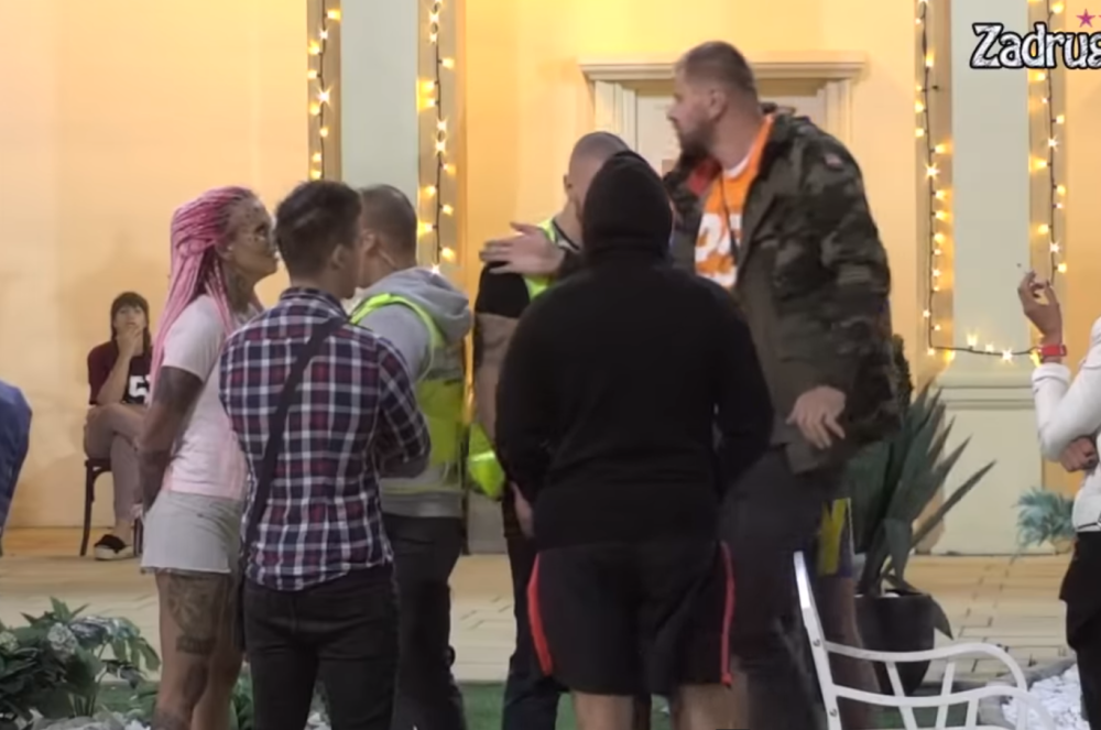 Krunićka se žestoko sukobila sa Janjušem! Nisu mogli da je smire, obezbeđenje je držalo sve vreme! (VIDEO)