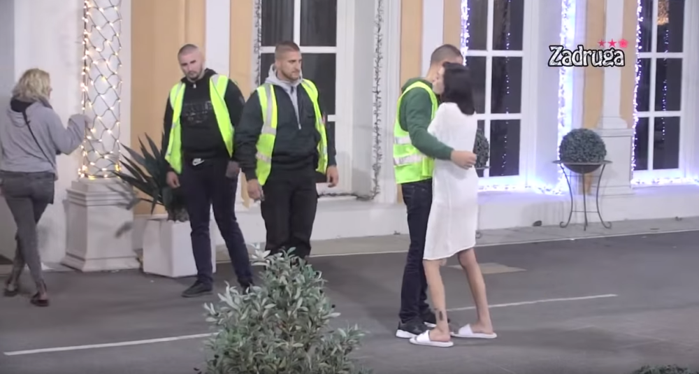 Letelo perje po zadruzi! Tara Simov u žestokom okršaju sa bubnjarkom! (VIDEO)