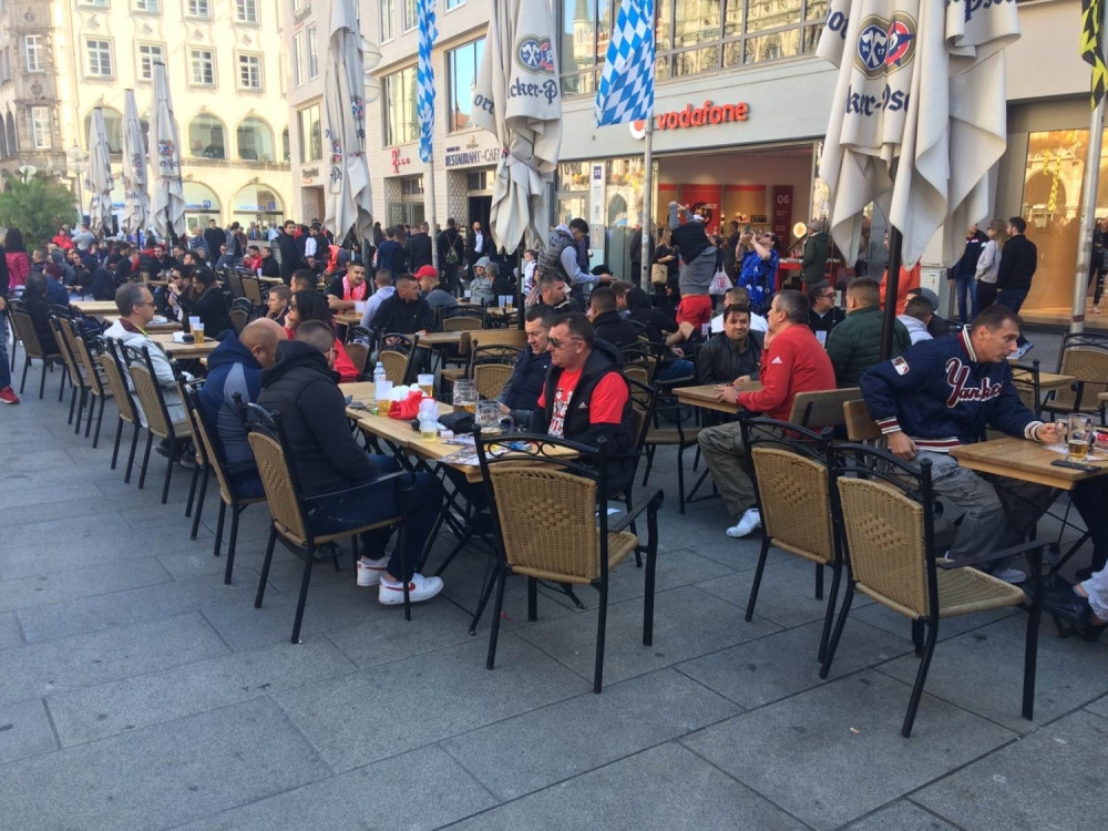 Policija nemo posmatrala nesvakidašnje scene u minhenskim lokalima!