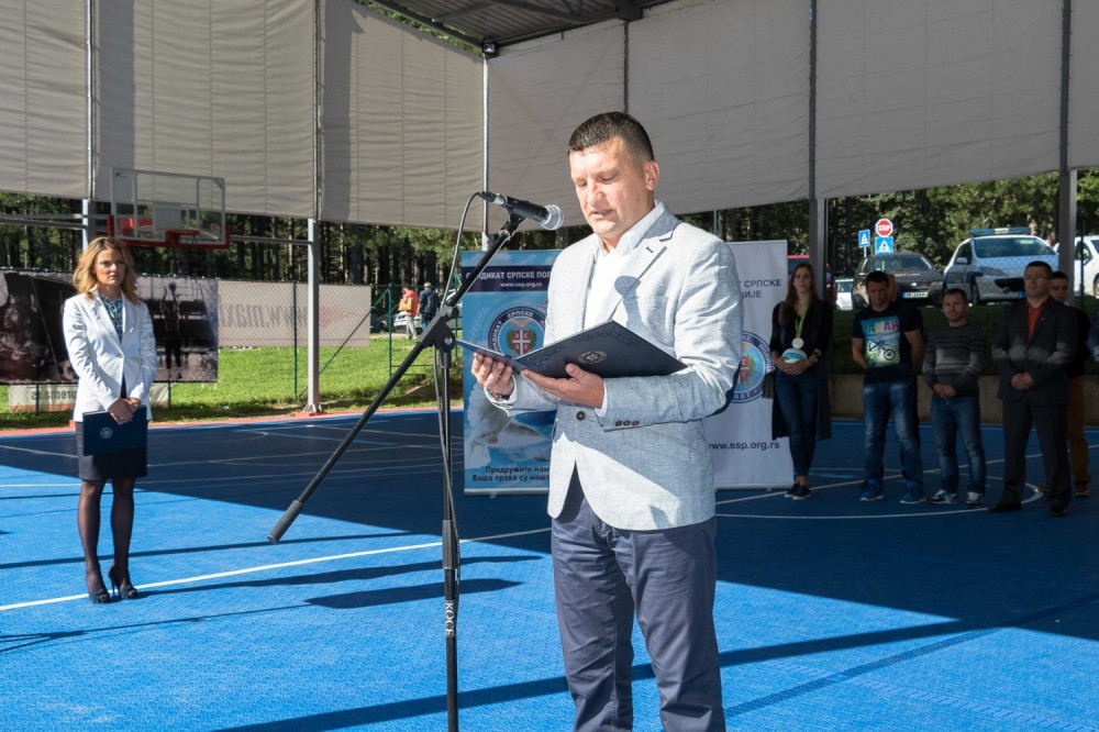 Da li se zapitate kako je policajcima bilo kada su na nihove oči ginule kolege, braća, narod Srbije?!